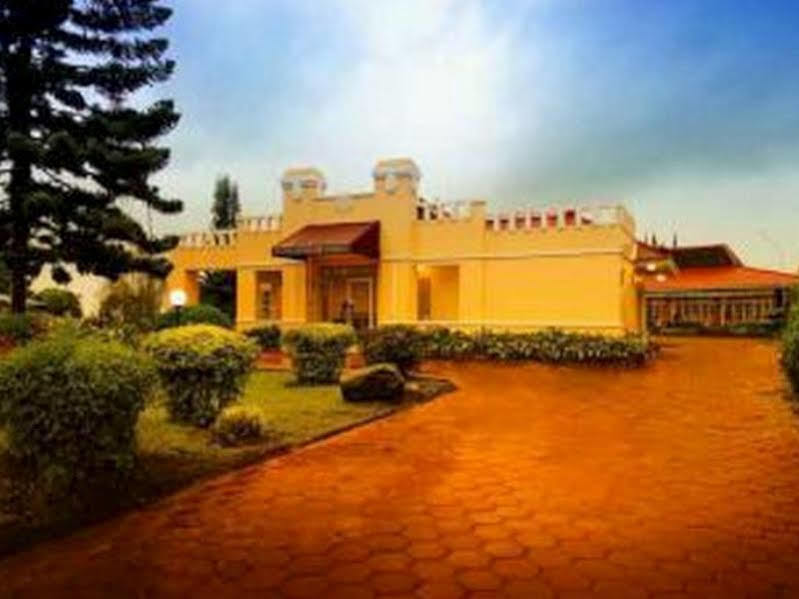 Hotel Indah Palace Tawangmangu Exterior photo